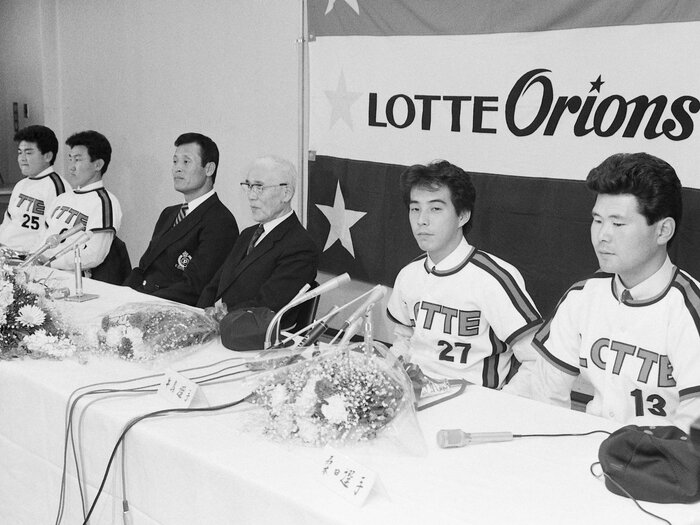 「オレがウシを獲ってくれと言ったんだ」“あの大投手”のまさかの指名…空前のトレードでロッテ入り牛島和彦に「お前なんかやらかしたのか？」＜Number Web＞ photograph by JIJI PRESS