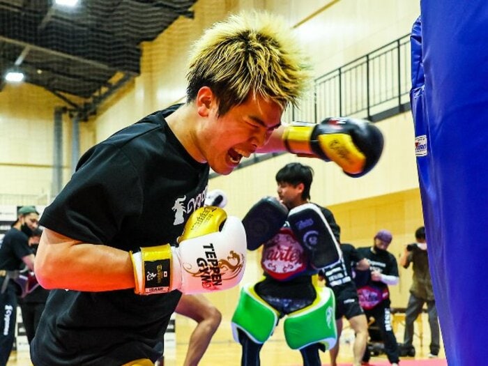 “世紀の一戦”を前にした那須川天心の告白「正直、決まったときは不安がありました」… 武尊の存在は「徐々に小さくなっている」<Number Web> photograph by Susumu Nagao