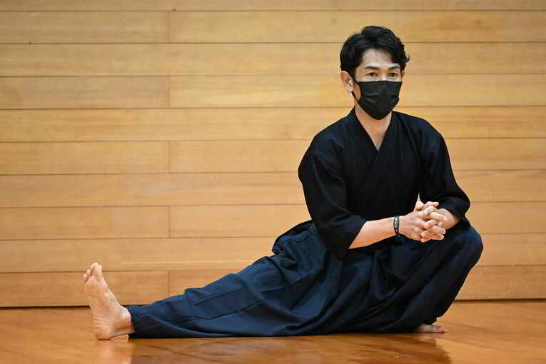 稽古前の準備運動　©Keiji Ishikawa