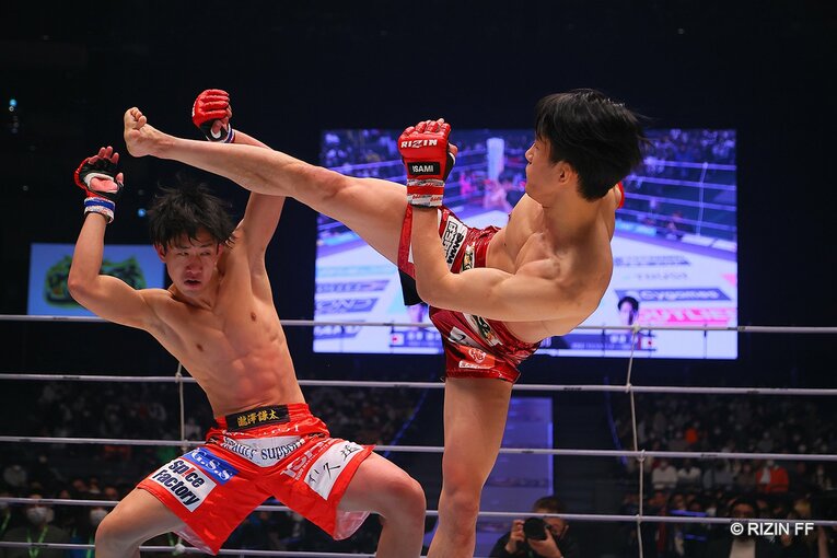 準決勝　朝倉海vs瀧澤謙太　©RIZIN FF