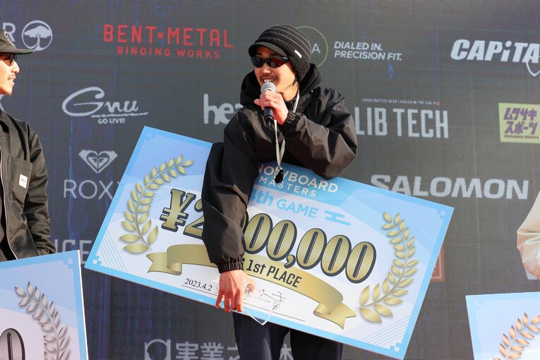 大会初の完全優勝で賞金200万円を手にした大久保勇利「この賞金で、海外に行きます！」©︎Shigeki Yamamoto