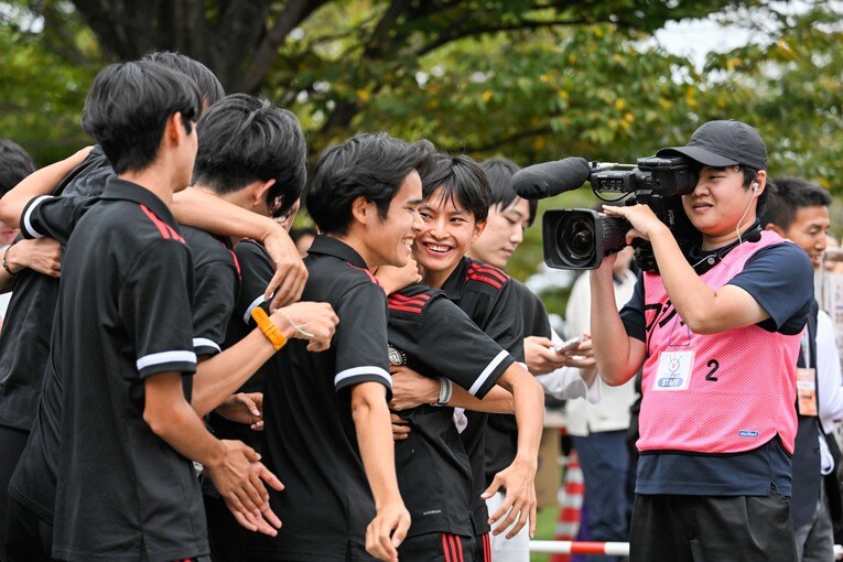 喜ぶ國學院大チーム　©Nanae Suzuki