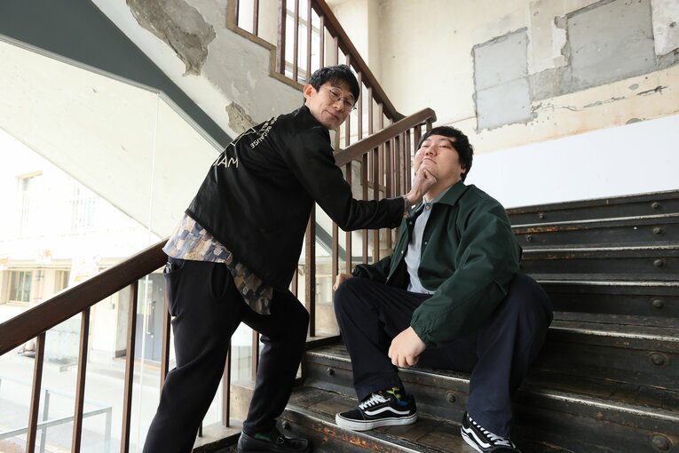 「230円の肉うどんは実在しません（笑）」ロングコートダディが本音で語る、M-1審査でのオール巨人＆松本人志の“センターマイク問題”(7)