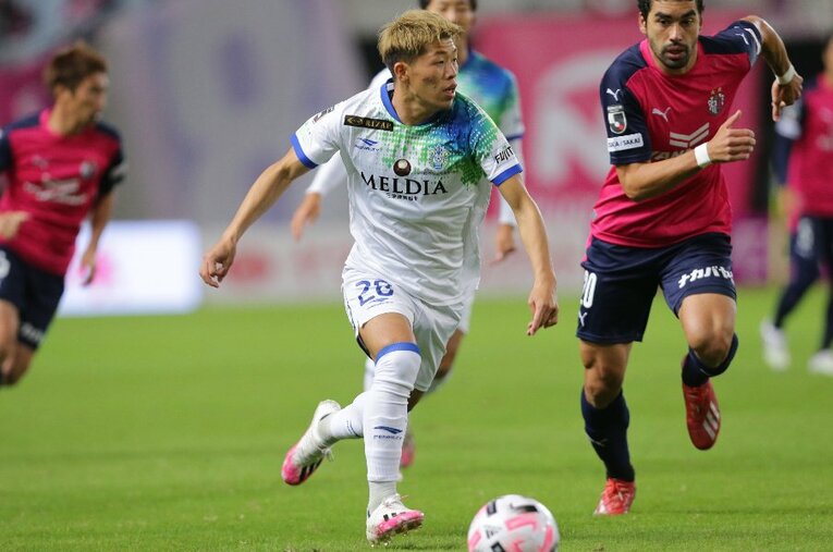 スイススーパーリーグのローザンヌ・スポルトへ完全移籍を発表した鈴木冬一 ／ photograph by J.LEAGUE