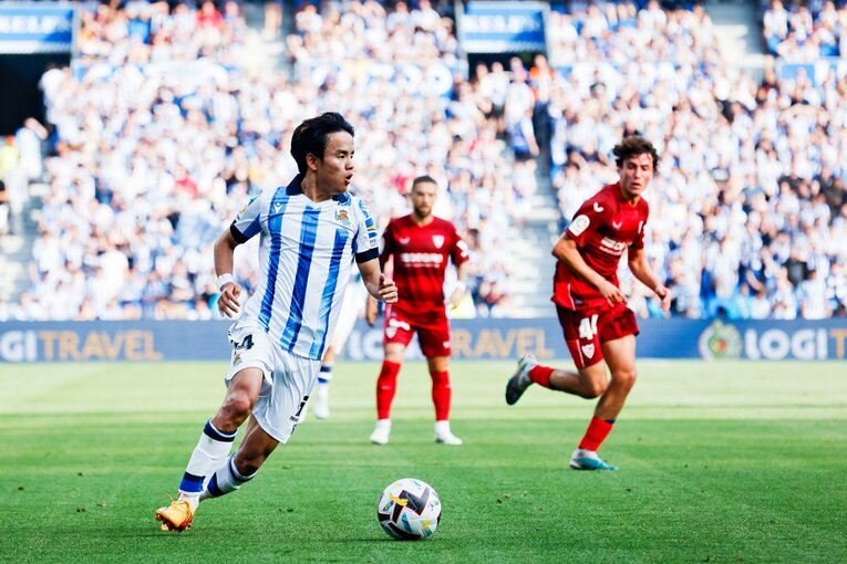 久保建英22歳誕生日に「タケはアイドル」日本語ボードの子供、メッシっぽい新ユニ姿やソシエダ主将との別れ…カメラマンが見た“幸せな最終節”(28)