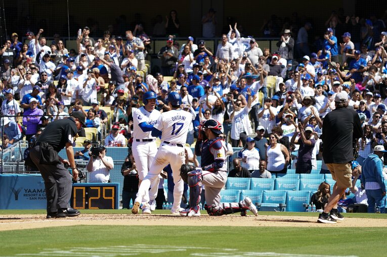 ホームで待ち構えたフリーマンも祝福！　©︎Shizuka Minami