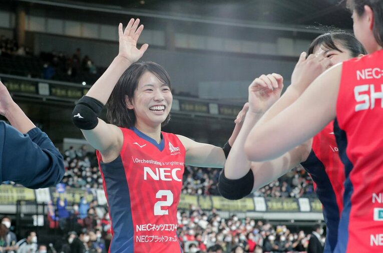 Vリーグ制覇、皇后杯優勝に貢献した古賀紗理那（NECレッドロケッツ）。ジャンプ改造に着手したことでスパイクに余裕が生まれた ／ photograph by JIJI PRESS