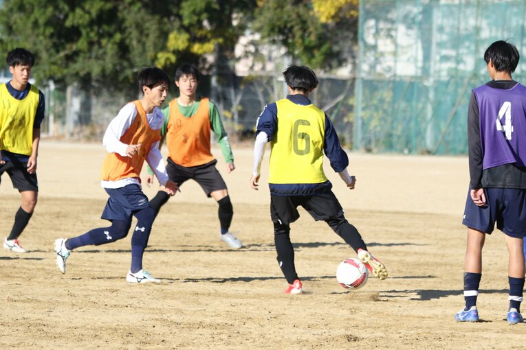 徳島商業高校サッカー部の練習風景（2021年11月撮影）　©︎Takahito Ando