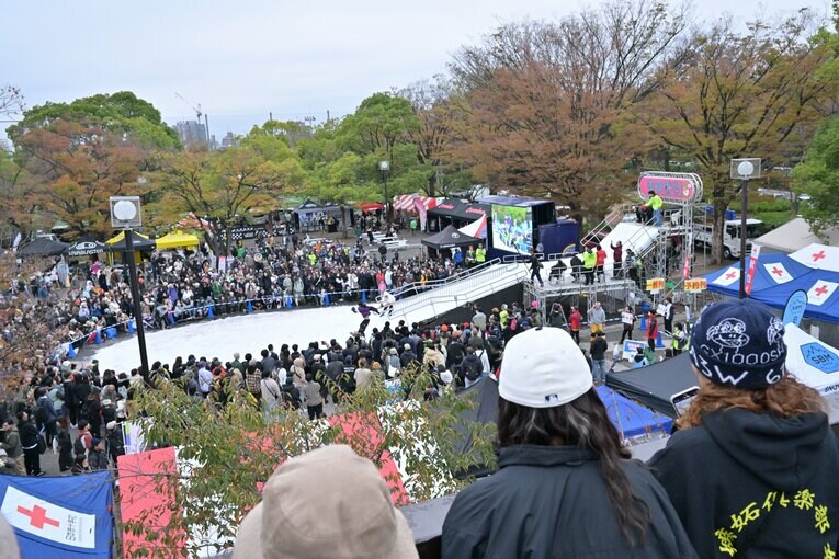 今年の東京雪祭。東京・代々木公園に出現したスノーボード会場
