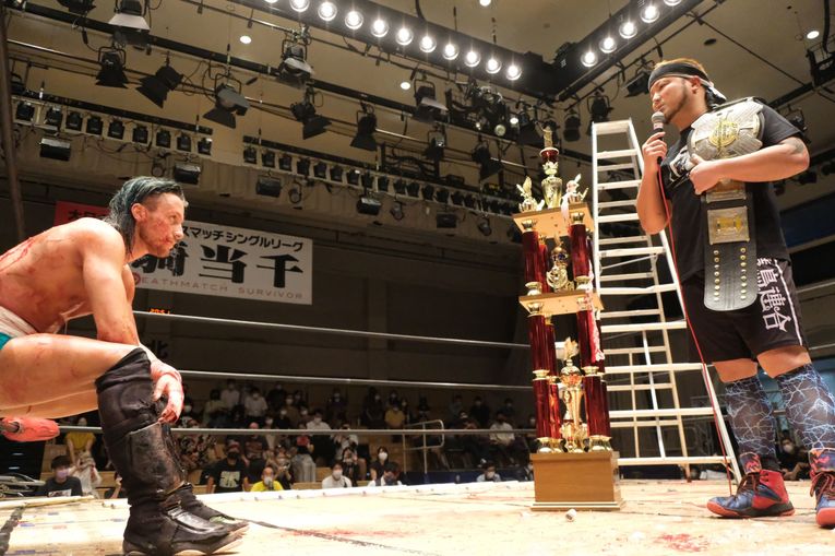 デスマッチファイター・ドリューは血がドクドク流れても試合を止めなかった 「ケガある、傷ある。でもやる。大好きだから」(30)