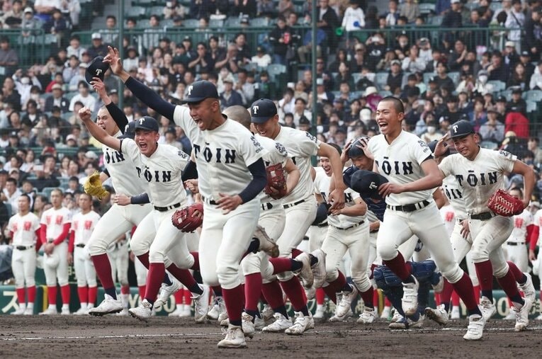 夏は出場ならずも今年春のセンバツ甲子園を制した大阪桐蔭 ／ photograph by JIJI PRESS