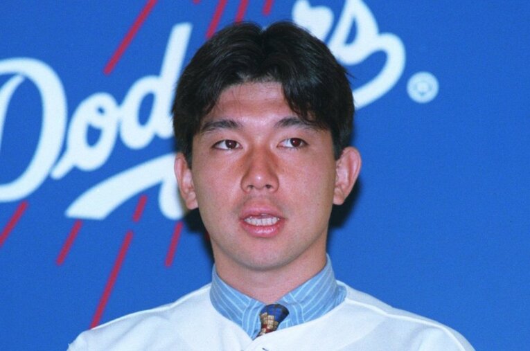 1995年2月13日、ドジャース入団の会見を行った野茂英雄。団野村の当時の発言と近鉄の同僚投手たちの証言で1995年1月当時を振り返る ／ photograph by Getty Images