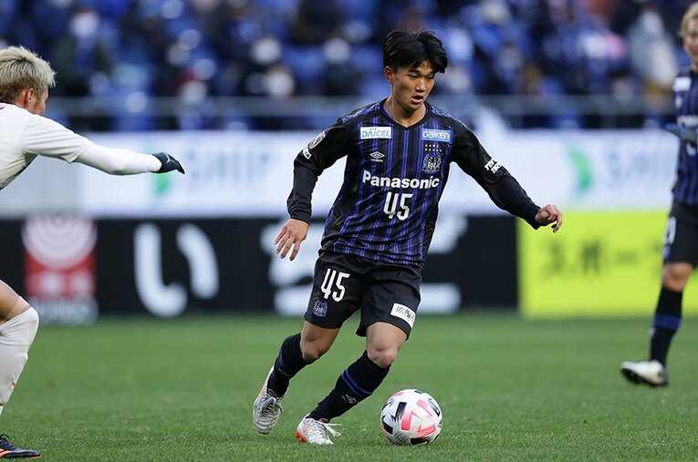 トップデビューを果たした中村仁郎。17歳、ガンバの“逸材レフティ”として急成長を遂げてほしいところだ ／ photograph by J.LEAGUE