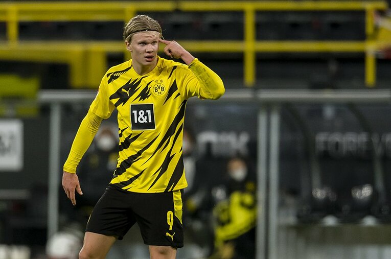 昨季、ザルツブルクとドルトムントで強烈な輝きを放ったハーランド。若き新星が居並ぶドルトムントは今も魅力的だ ／ photograph by Getty Images