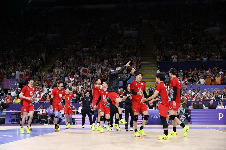 アルゼンチン戦に勝利し、チーム全員で喜びを噛み締めた　©︎Ryosuke Menju/JMPA