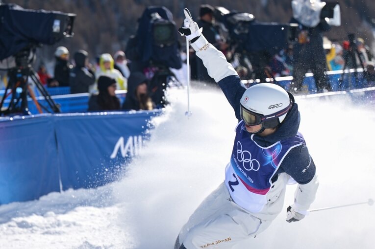 準決勝に勝利して力強いガッツポーズの堀島　©Nanae Suzuki/JMPA
