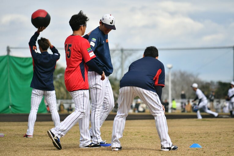 大勢と佐々木朗希　©Hideki Sugiyama