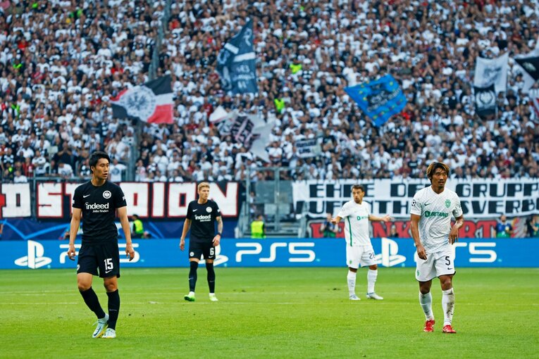 「“鎌田大地と守田英正が一緒に写った1枚”を狙いたいけど…」「長谷部誠はすでにコーチのように」CL日本人対決と“美しい夕焼け”撮影ウラ話(18)