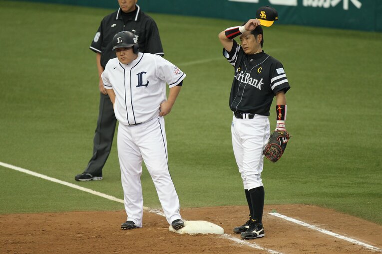 「サンペイ、三振してもいいからさ」“おかわりくん”ブレイク前夜の西武・中村剛也を救った言葉《祝・史上14人目の450本塁打》(64)