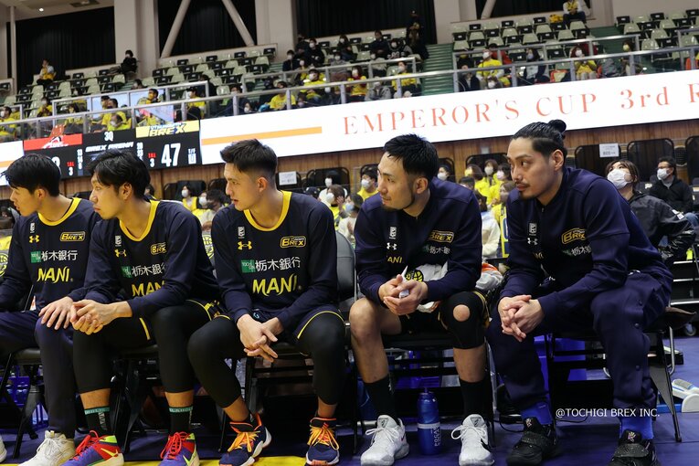 喜多川修平（右から2番目）