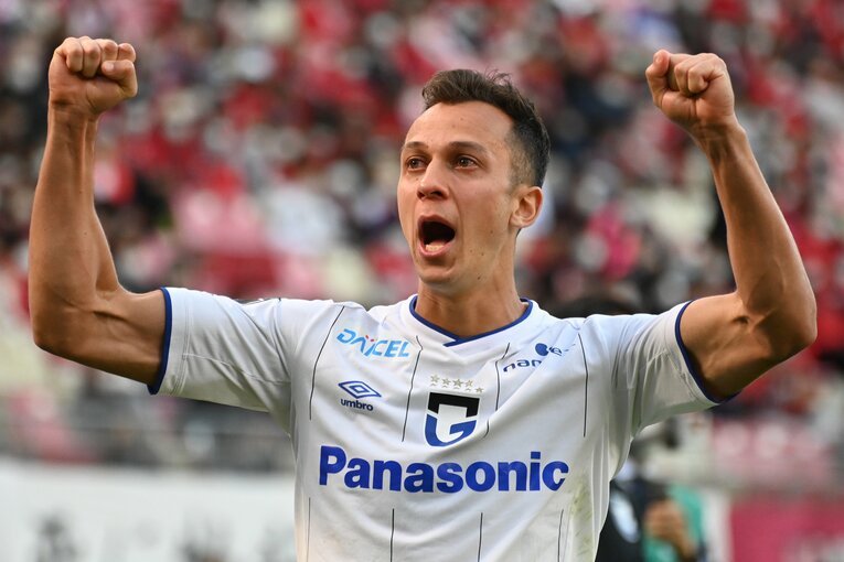 涙を浮かべるファン・アラーノ