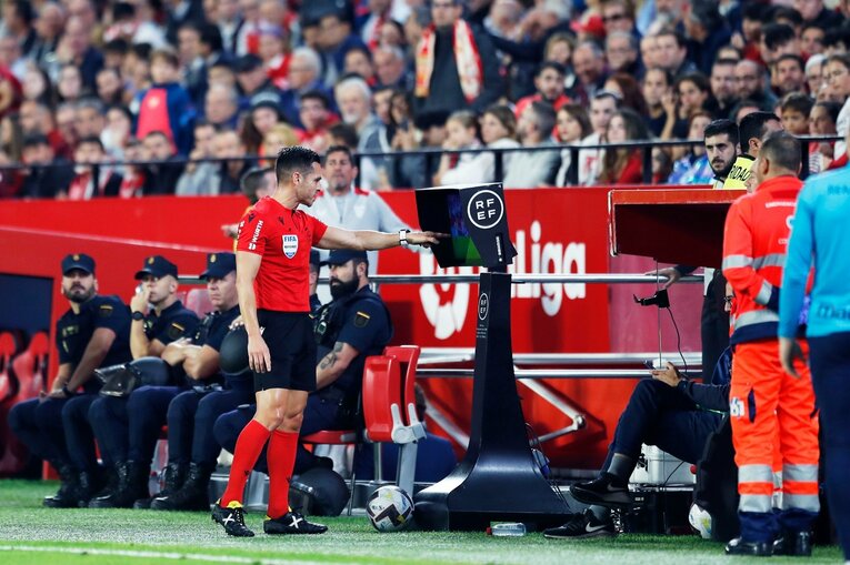 久保建英「脱臼ケガ明け緊急出場」を撮った…W杯へ頼もしい攻撃力と“激論”、気になるのは“ほぼ90分プレー時の疲労感”(20)