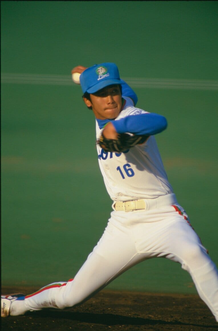 潮崎哲也のシンカーは「魔球」と称された　©BUNGEISHUNJU