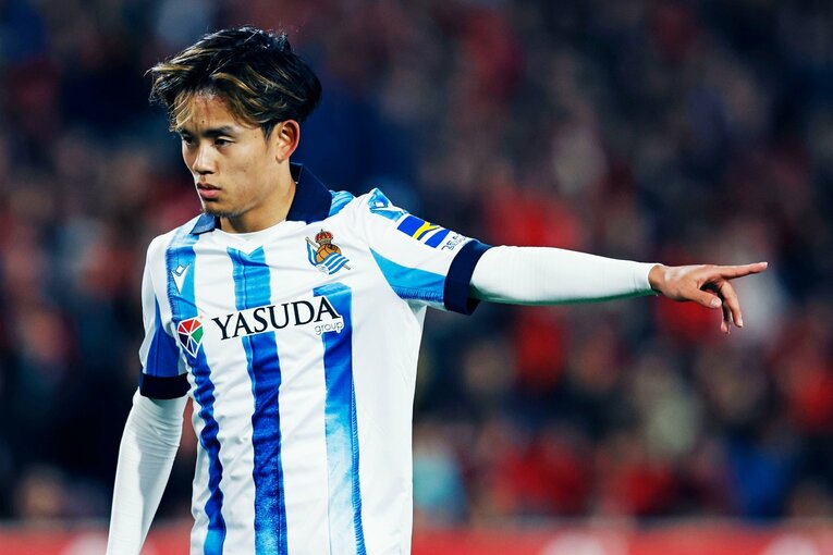 指差しで意思統一を図ろうとする久保