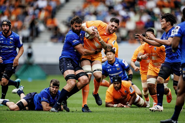 LOルード ・デヤハー（左）とLOルアン・ボタの“2mマッチアップ”　©︎Kiichi Matsumoto