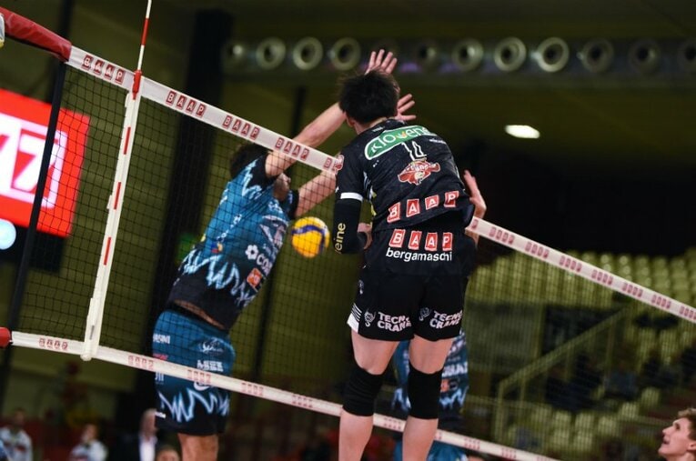 厳選写真！石川祐希、バレー世界最高峰・イタリアリーグで戦う姿。(7) ／ photograph by Itaru Chiba