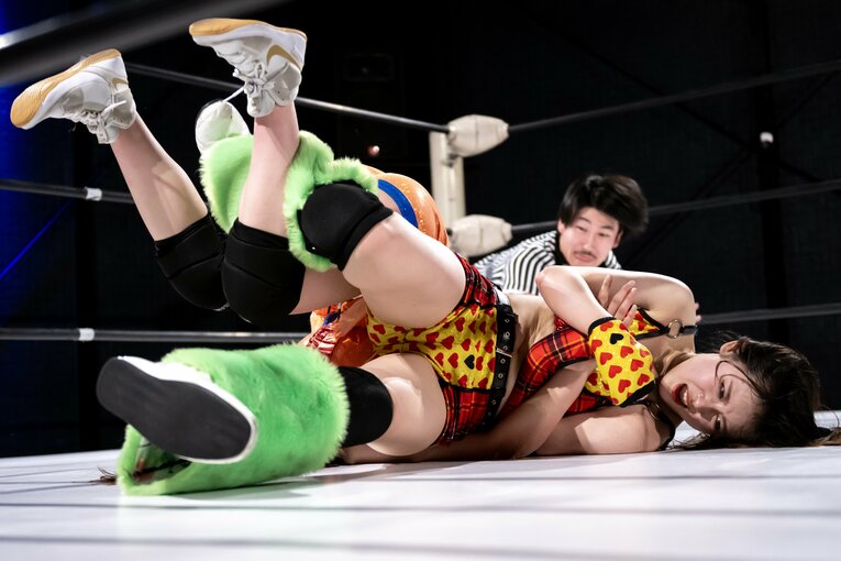 「ぶりっ子キャラだし、なにこの子って（笑）」慶應大、異例の“学生アイドルレスラー”はいかに生まれたか？ 無村架純が引退後に明かした本音(45)