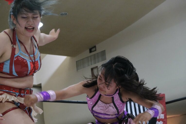 “中学生レスラー”の華麗な飛び技…「一番緊張した」チャンピオンとの一騎打ちで美蘭が見せた“成長の証”　受験勉強との両立が今後の悩み？(41)