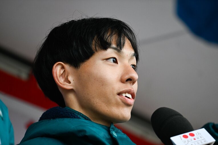 会見で喜びを語る黒田　©Nanae Suzuki