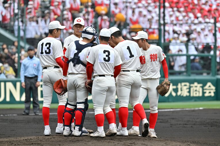 【超楽しそうで礼儀正しい…智弁和歌山ナイン＆監督のテレビに映らない表情／全10枚】©Hideki Sugiyama