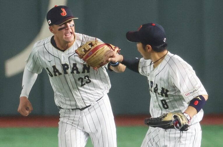 打線では1、2番を担い、守備でも良い連携を見せているラーズ・ヌートバーと近藤健介 ／ photograph by AFLO