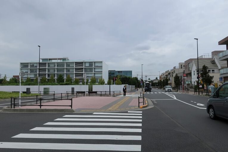 スタジアムと反対側。駅南口のすぐ先には鹿島の技術研究所があった