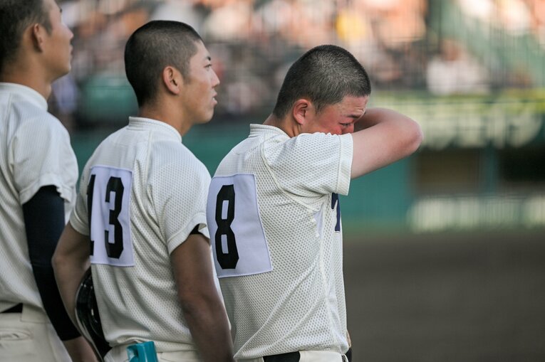 試合終了後、落胆する大阪桐蔭ナインだが……（3／全9枚）©Nanae Suzuki