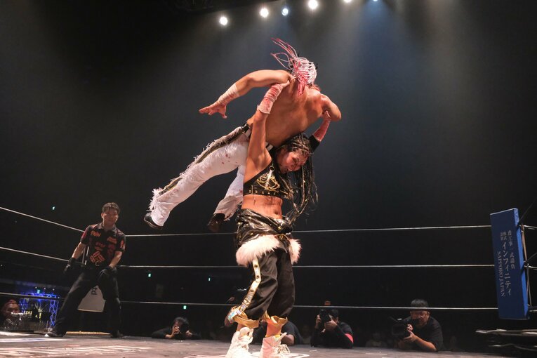 元パティシエが蛍光灯で殴り合い…“デスマッチアマゾネス”山下りなの媚びない魅力「犯罪以外なら何してもいい」 米国で男子相手に王座獲得(24)