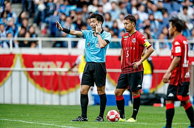 今季からJ1リーグで導入される「VAR」。昨年のルヴァンカップ決勝では、いくつかのシーンでVAR判定が行われた。 ／ photograph by Kiichi Matsumoto