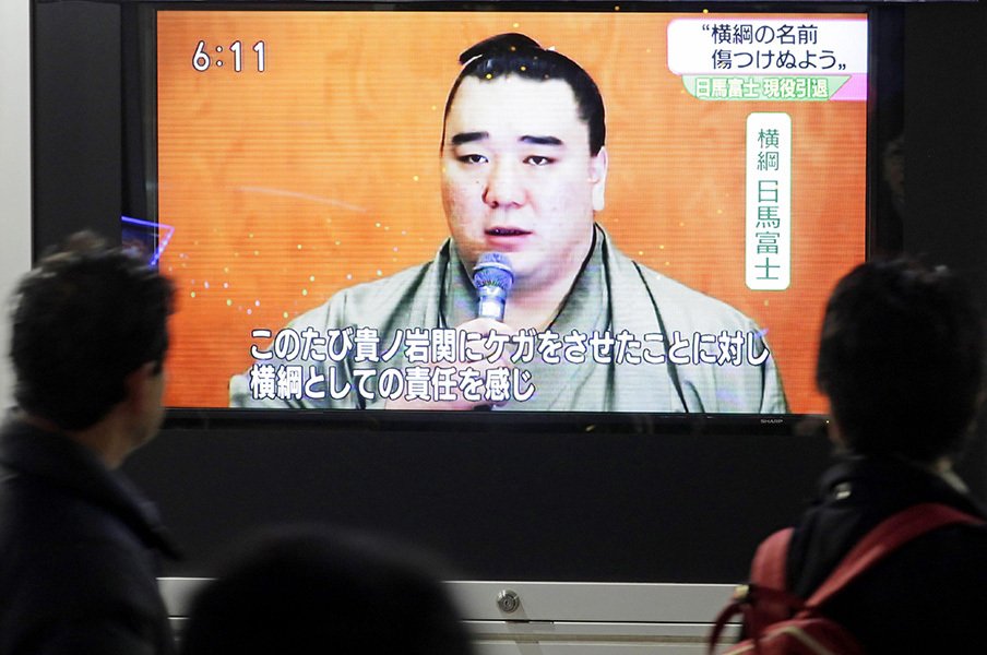 「暴力」を意識しなかった日馬富士。こんなにも遠かった世間と角界の距離。<Number Web> photograph by Kyodo News