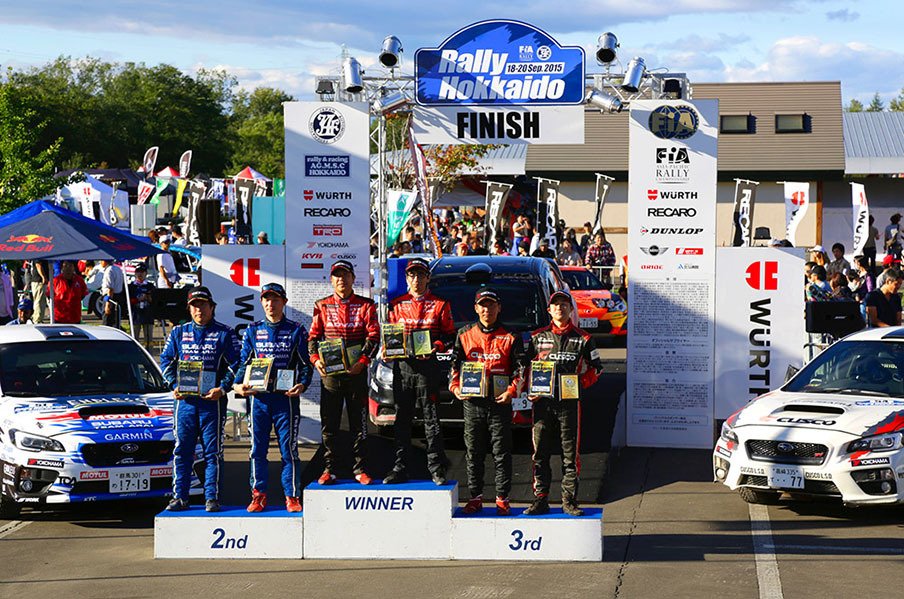 国内唯一の国際ラリー「ラリー北海道」。雨を味方に奴田原文雄が今季初優勝。<Number Web> photograph by TOYOTA