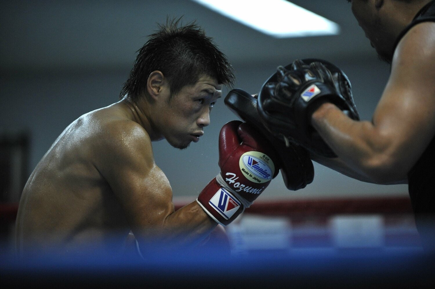 2010年、鬼気迫る表情でブルゴス戦前のトレーニングに励む長谷川穂積さん　©Takuya Sugiyama