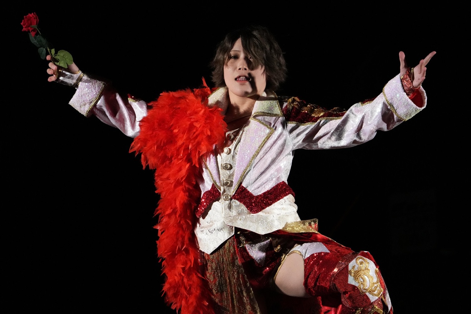 5月のマリーゴールド旗揚げ戦。バラを片手に入場する林下詩美　©Masashi Hara