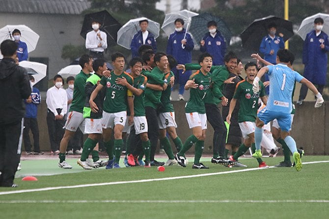 食い下がるセカンドを突き放した藤原のゴール。トップが意地を見せた　©︎Takahito Ando