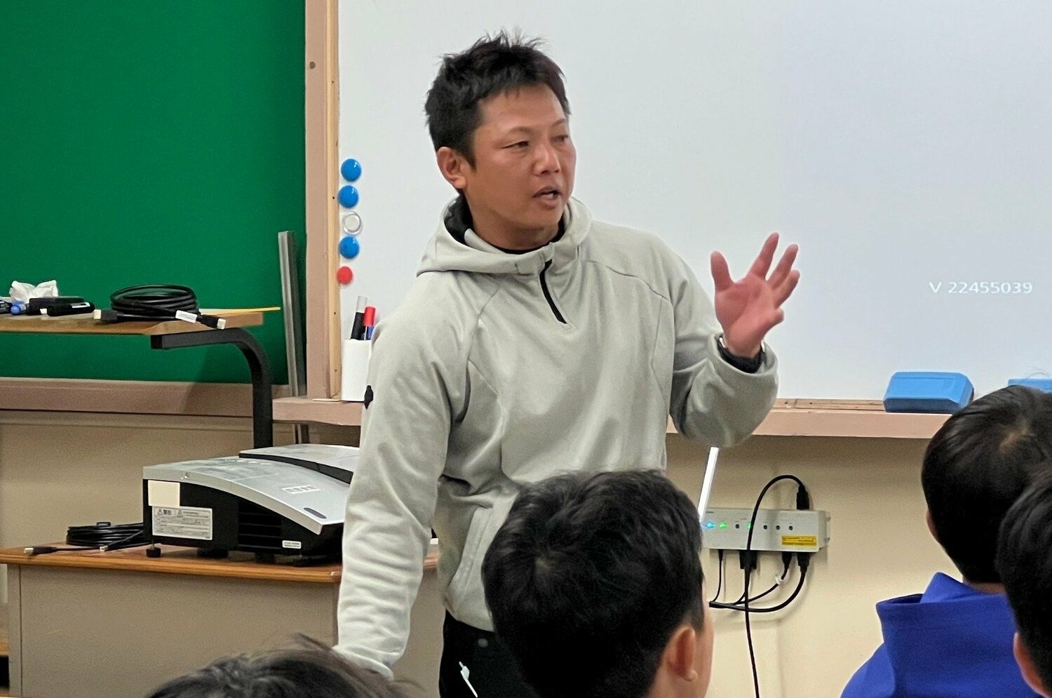 「教えすぎると、子供たちが迷うんで…」打者は全員両打ち&ノーサイン野球で“大阪府大会ベスト16”進出…ナゾの府立高を育てた監督の正体は?<Number Web> photograph by Takeshi Shimizu