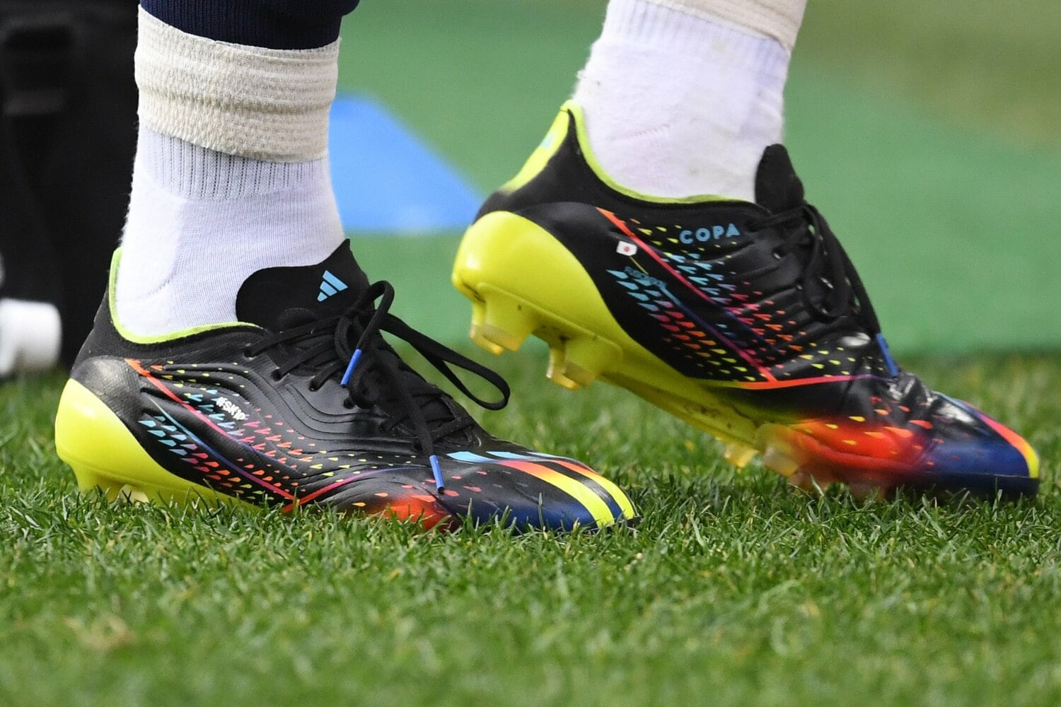 試合用のスパイクにも「#SK10」が印字されていた