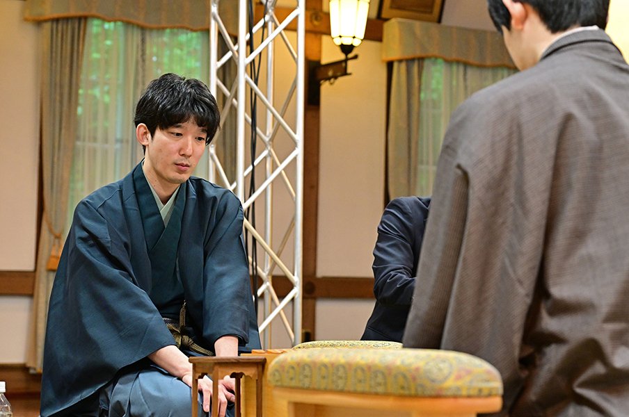 藤井聡太23歳は「桁違いの読みなのに不思議なのは」「まるでマシン」絶対王者に3連敗…杉本和陽33歳が激白「すぐ斬られるんじゃないかと」＜Number Web＞ photograph by 日本将棋連盟