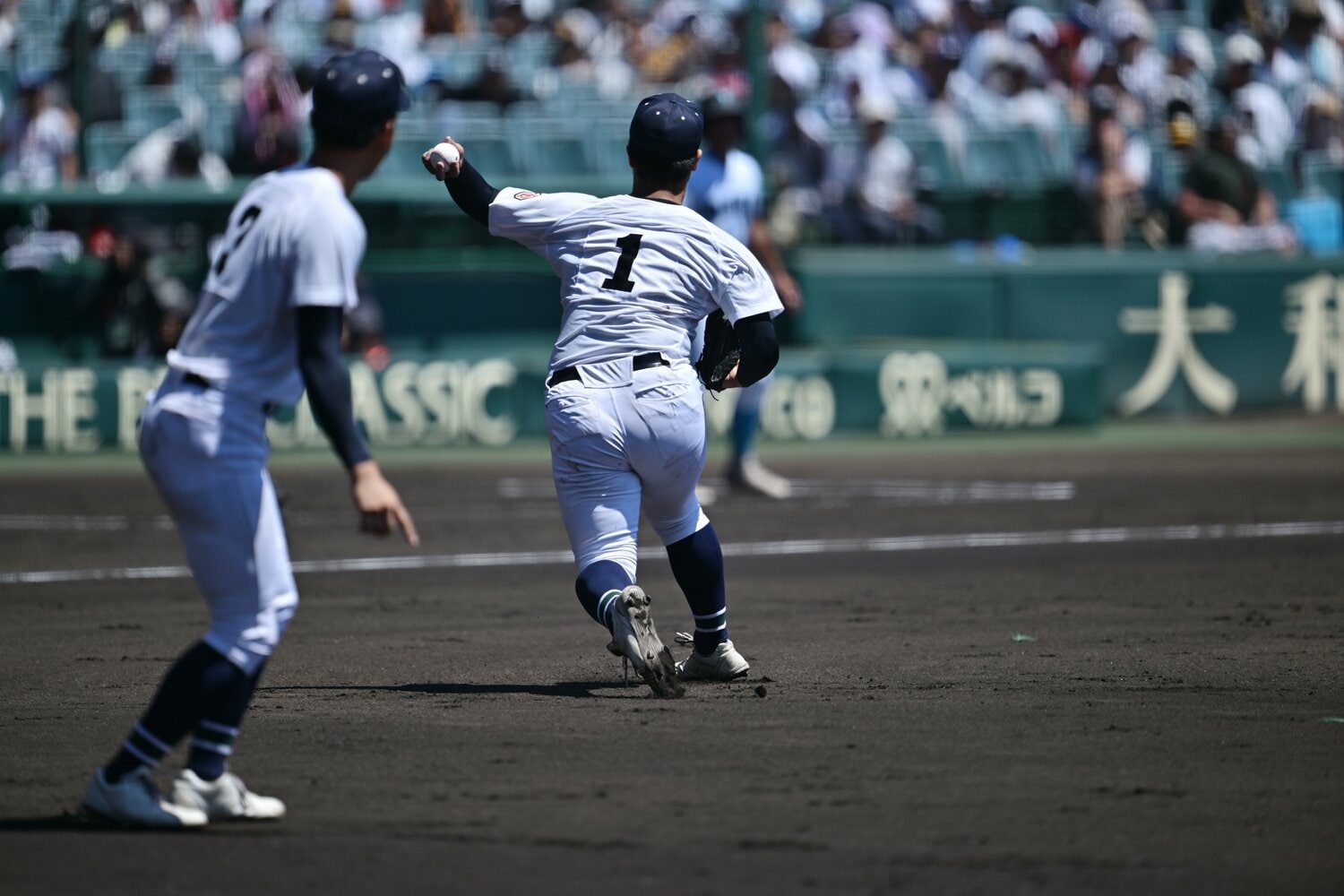 準決勝の6回、末吉良丞が三塁でアウトを取ろうとして、悪送球になった場面　©Hideki Sugiyama