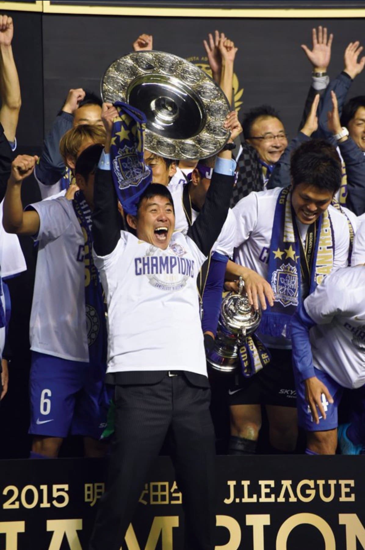 森保一（もりやす・はじめ）1968年8月23日生、長崎県出身。現役時代は広島、仙台などで主に中盤で活躍し、日本代表では通算35試合出場、1得点を記録。ドーハの悲劇も経験した。監督として広島を3度のJ1制覇、'22年カタールW杯では日本代表を16強に導き、今年10月にはブラジルを撃破した　©Kazuhito Yamada