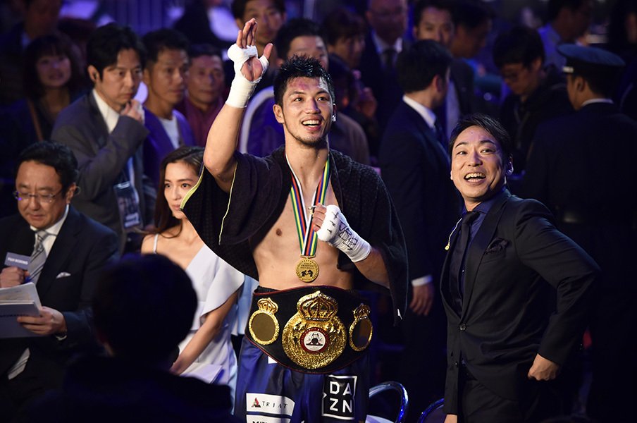 村田諒太がついに、ついに世界王者。次は「僕より強いチャンピオン」と。＜Number Web＞ photograph by Hiroaki Yamaguchi